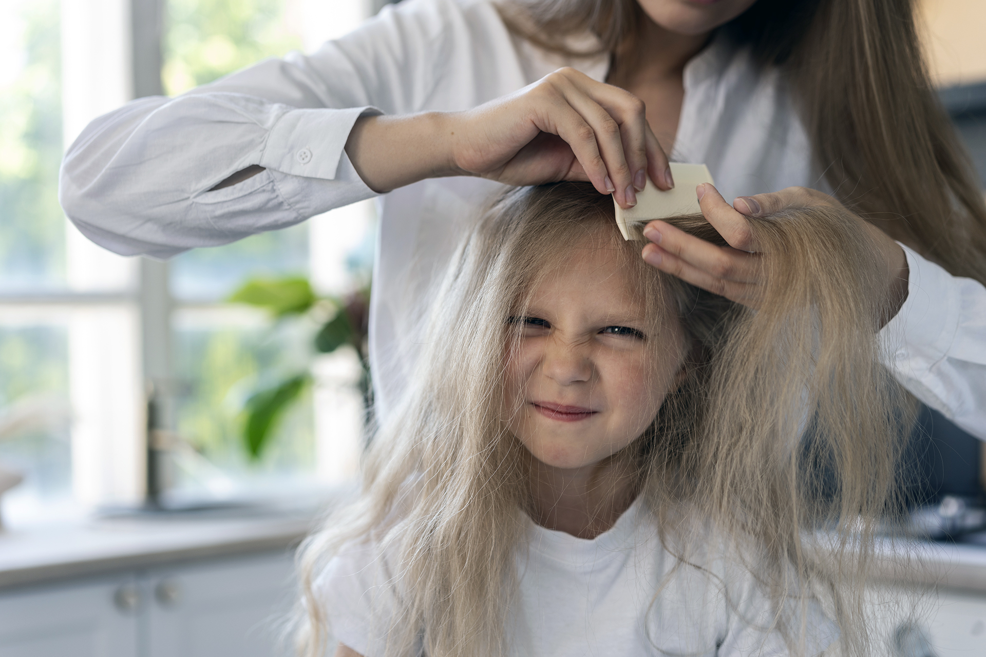 front-view-woman-helping-girl-with-lices